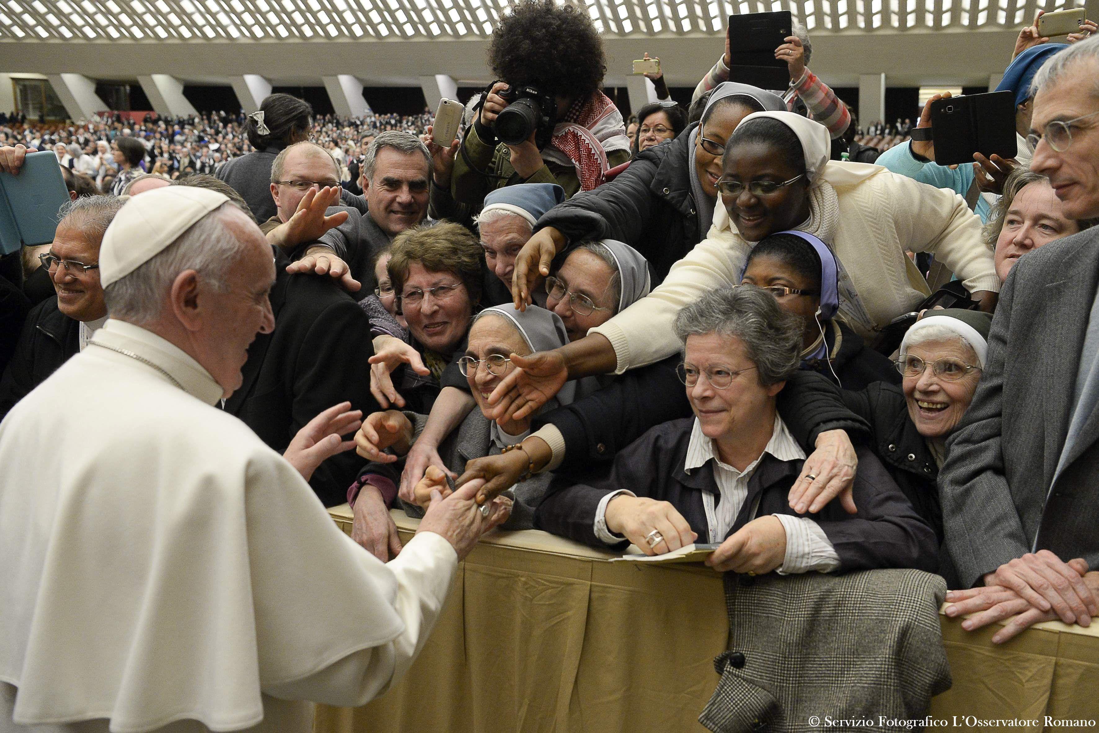 Participantes de la Plenaria de la Congregación para los Institutos de vida consagrada fueron recibidos por el Papa