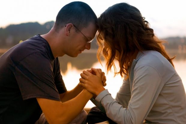 La oración en pareja fortalece el matrimonio
