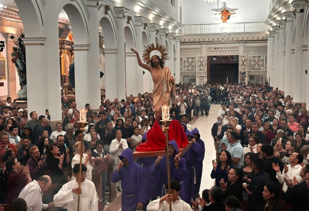 Una luz brilla en las tinieblas.