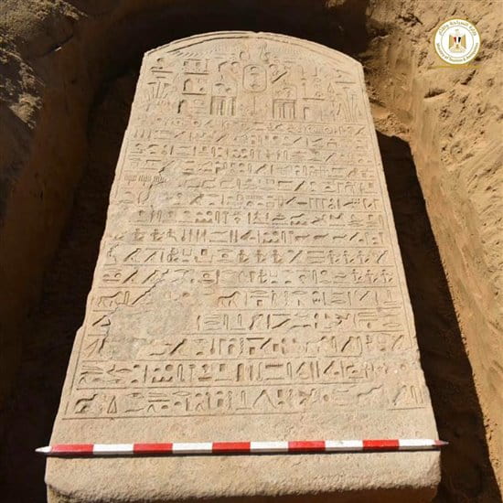 Estela descubierta en 2021 del faraón Hofra o Apries, mencionado