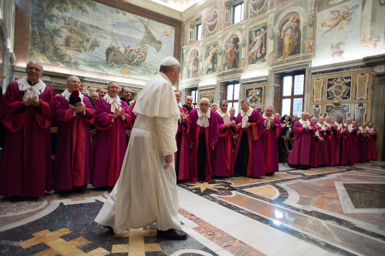 Tribunal Rota Romana: Llamados a invocar incesantemente la asistencia divina