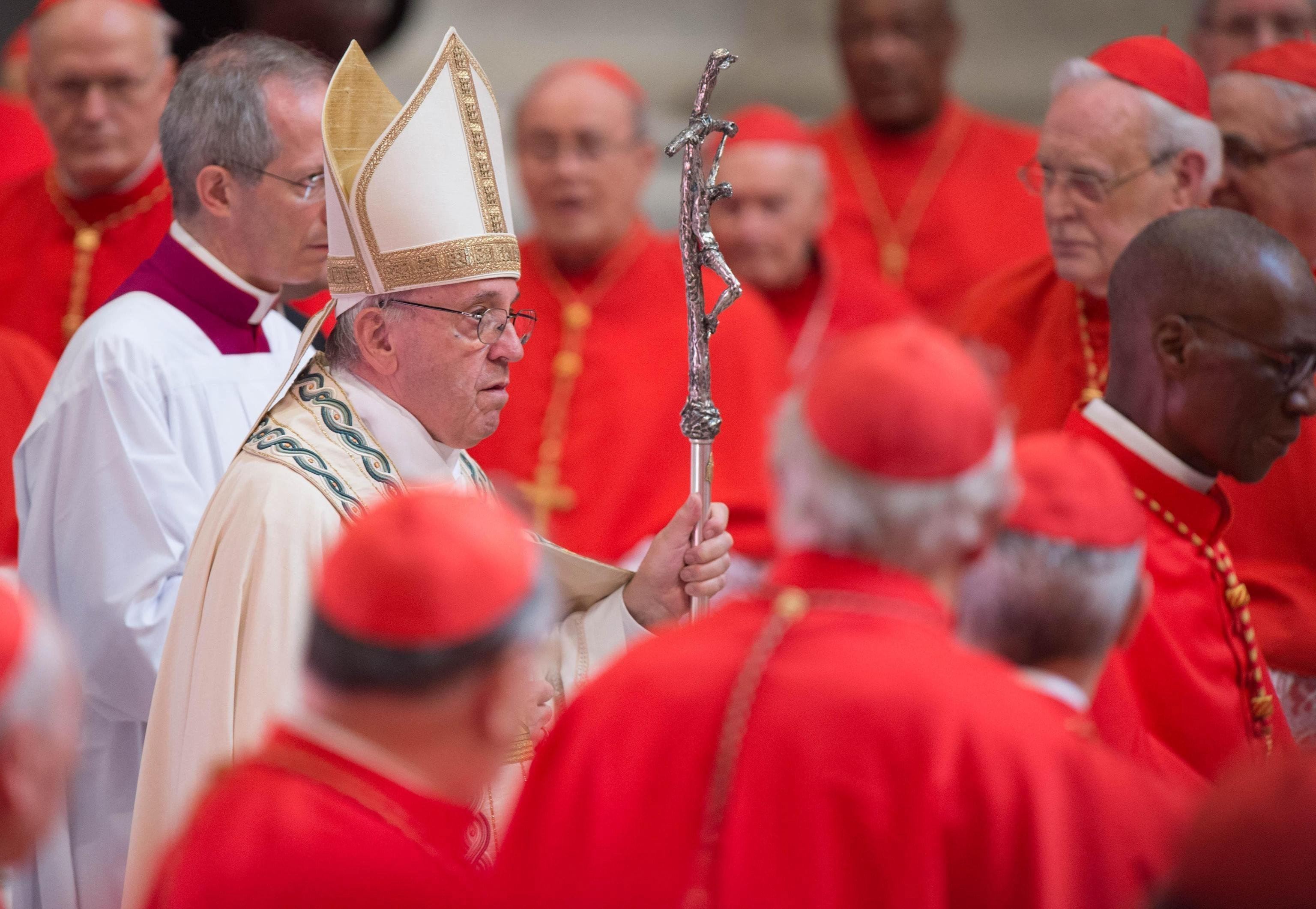 El Papa preside el Consistorio y crea catorce cardenales