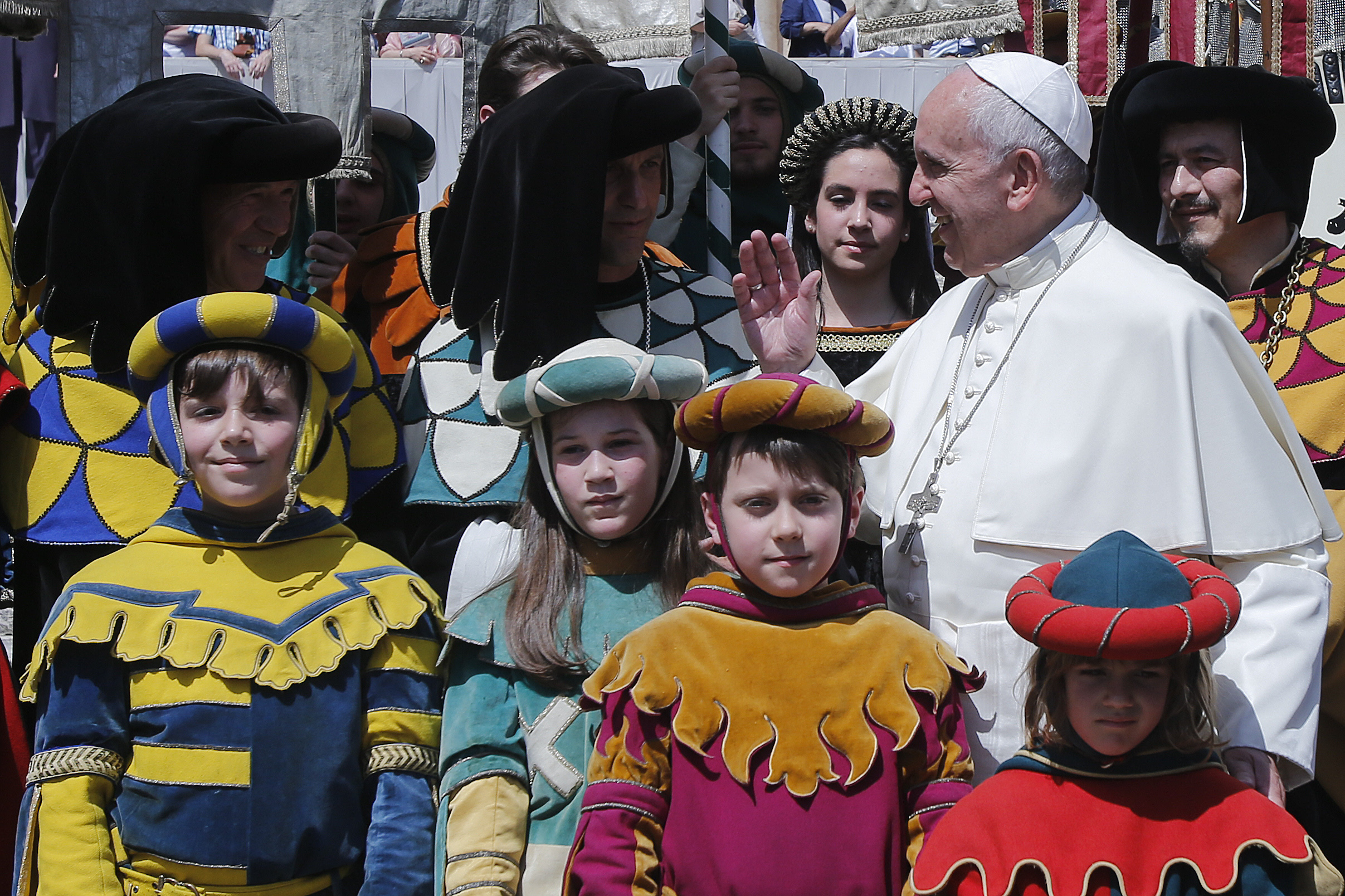 Jesús es el instrumento concreto de la misericordia del Padre, que va al encuentro de todos llevando la consolación y la salvación