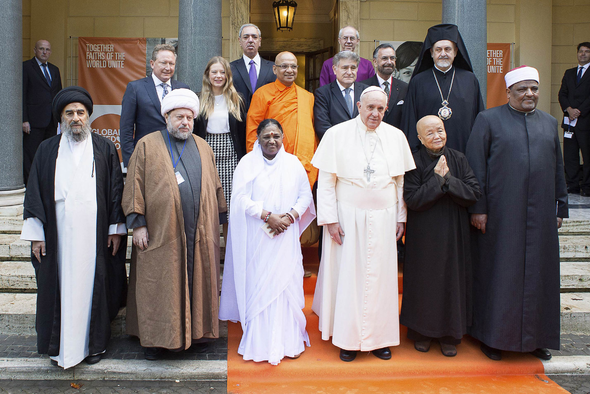 Haga amigos, no importa si son de otra religión
