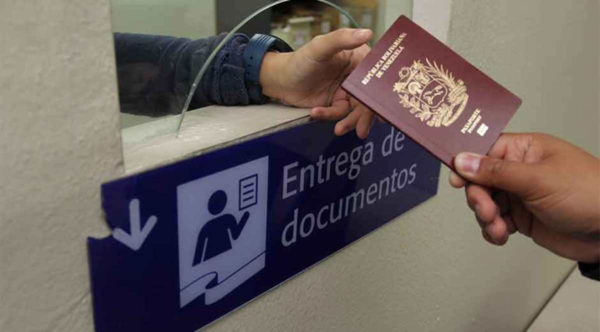 https://arquimedia.s3.amazonaws.com/2/2017/pasaportes-venezolanos-escasosjpg.jpg