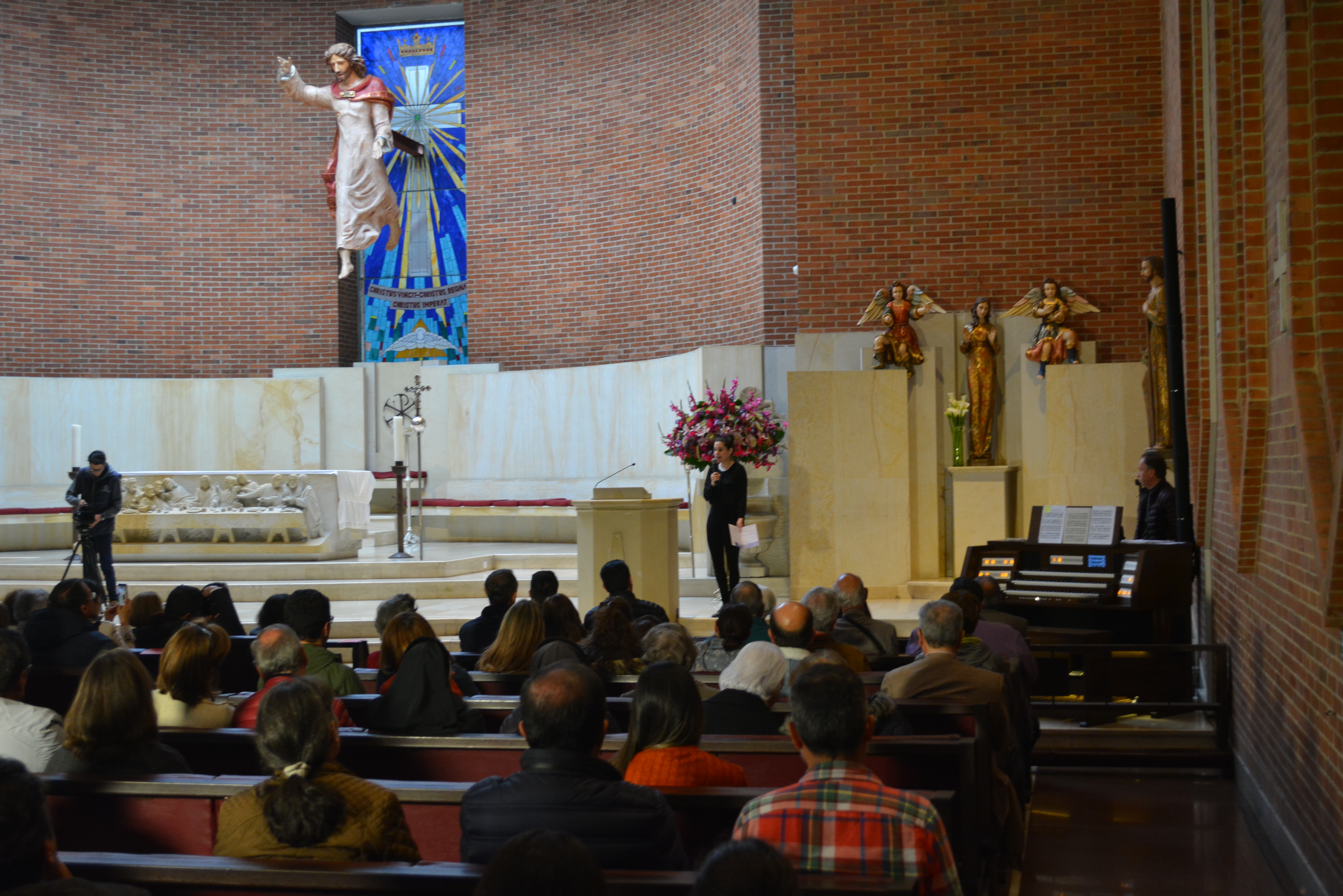 La organista Mar Vaqué llenó Cristo Rey y emocionó a los asistentes