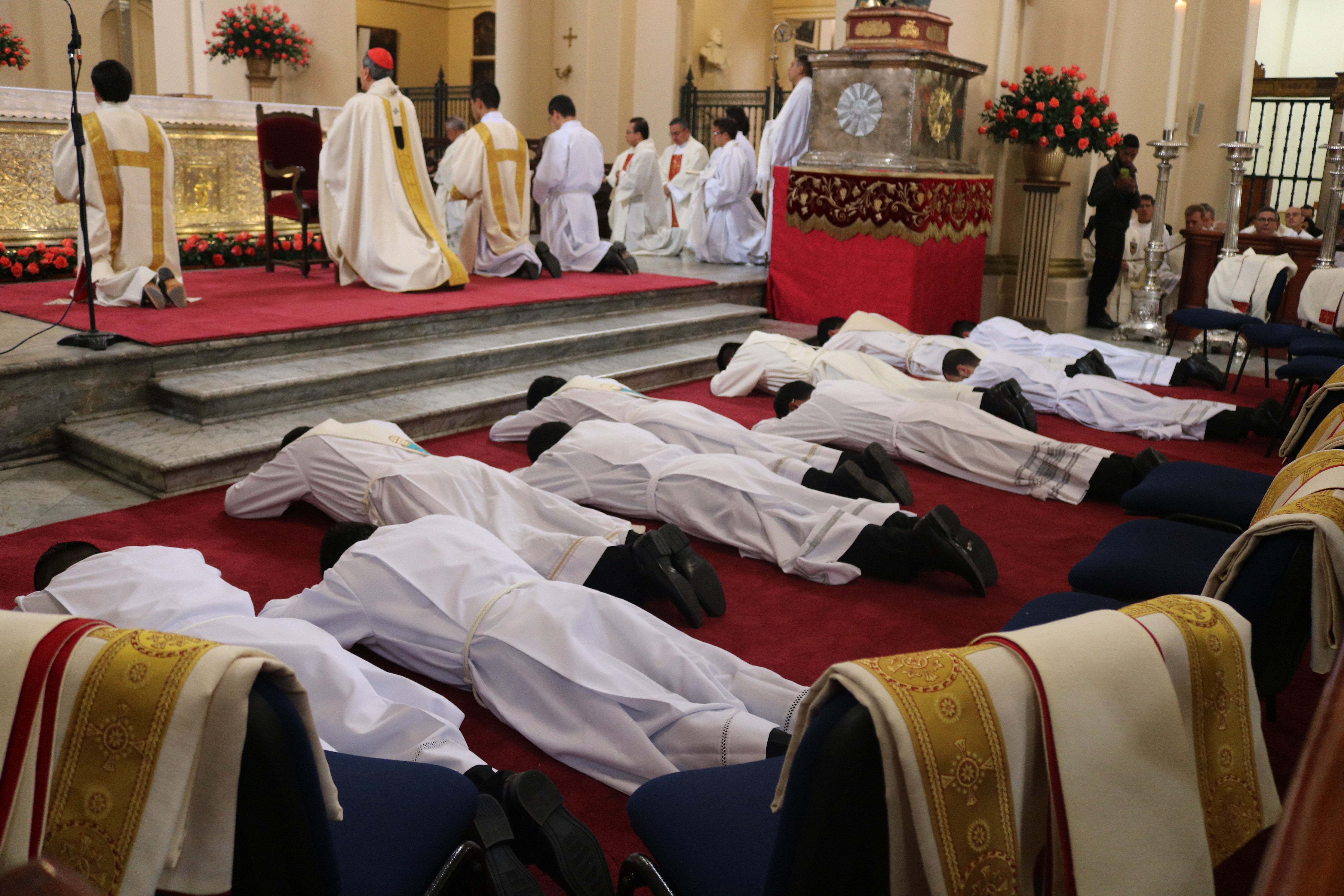 El papa Francisco ordenará 16 sacerdotes, entre ellos un colombiano y un salvadoreño