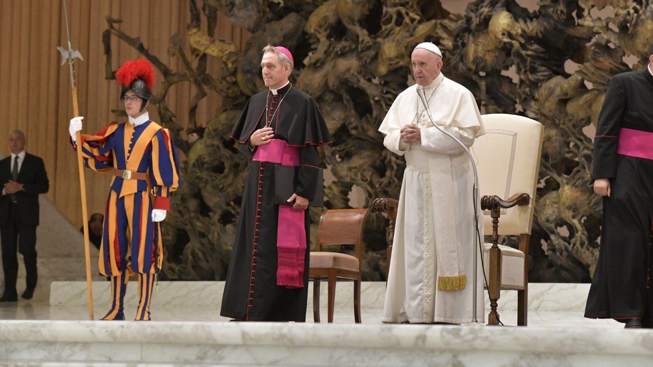 El papa Francisco pide orar con respeto