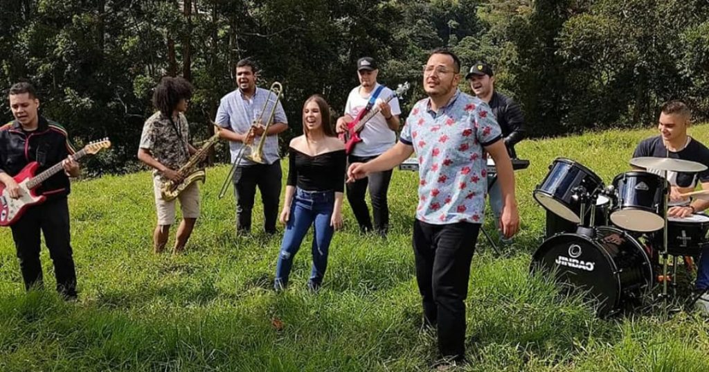 Jóvenes católicos colombianos proponen conectar con Dios a través de fusión de géneros musicales