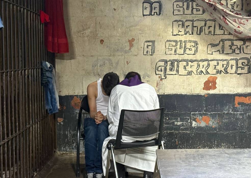 Una Iglesia en salida que toca las heridas de la capital colombiana.