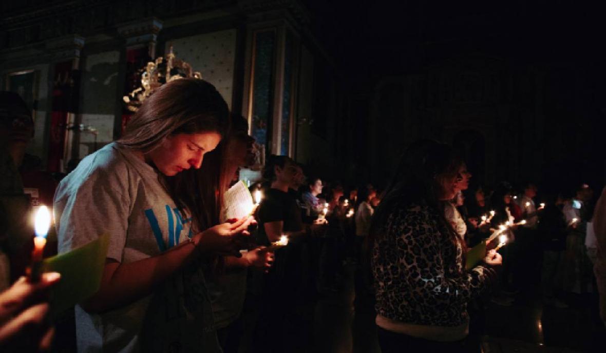 Iglesia en Colombia promueve Vía Lucis Juvenil