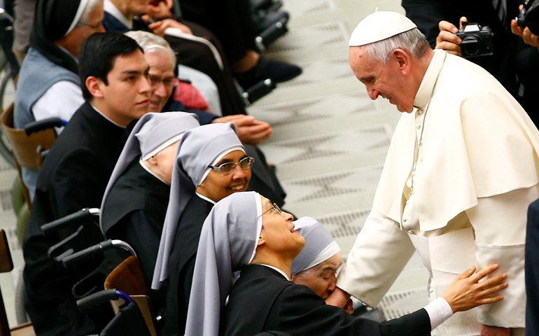 Papa hace importante cambio en la ley de la Iglesia para los institutos religiosos