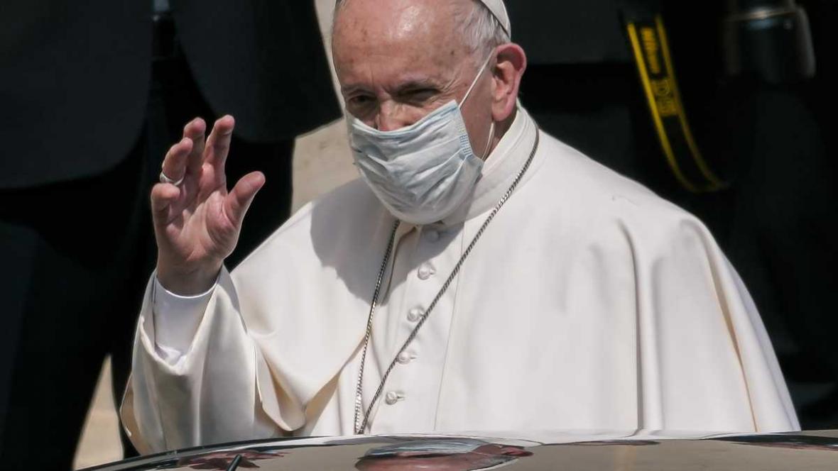 Papa Francisco cirugía