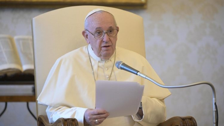 Papa alienta a desmontar el mito de la eterna juventud