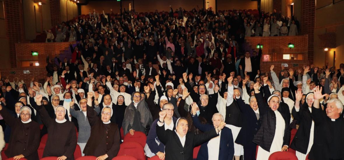 En Bogotá, cerca de mil consagrados celebran la esperanza 