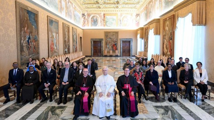 El papa León se encuentra con la Comisión Pontificia para la Protección de Menores (@Vatican Media)