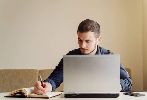 “Una inversión para toda la vida”: Presentan nuevas opciones para estudiar teología online