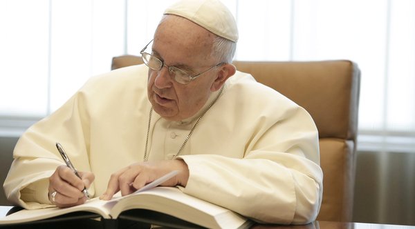 Papa crea comisión para aplicar nueva Constitución Apostólica