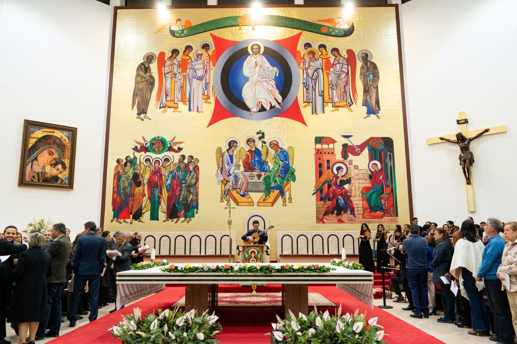 Con obra iconográfica de gran dimensión, parroquia Santa María del Camino presenta catequesis sobre misterios de la fe