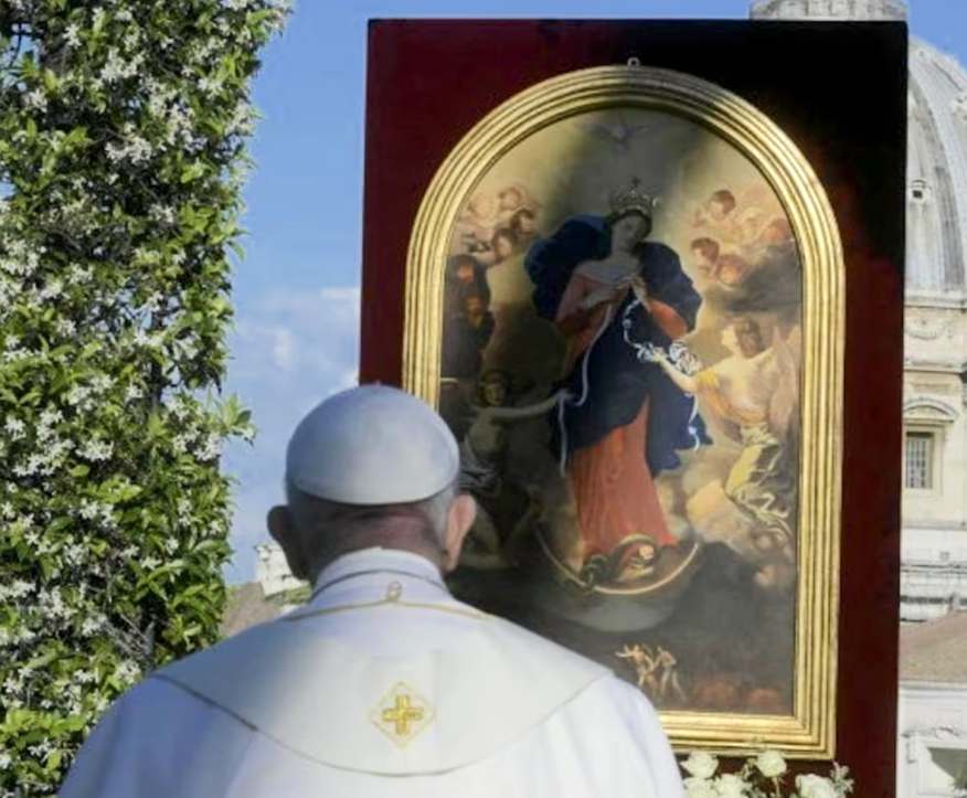 Papa Francisco: Al rezar se abre el corazón al Espíritu Santo que "te cambia la vida"