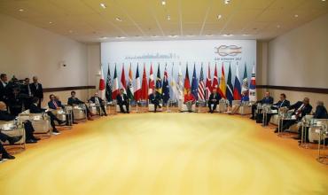 El Papa pide al G20 detener la carrera armamentística y priorizar a los pobres, a los refugiados y a los excluidos