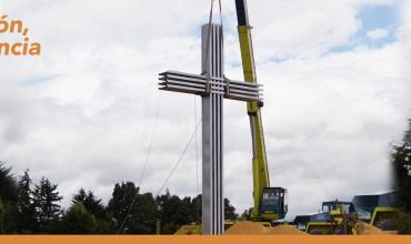 Fue izada la cruz que acompañará eucaristía del Papa en el parque Simón Bolívar