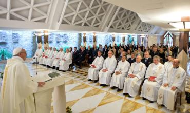 El mundo nos anestesia para que no podamos ver la Cruz afirma el papa Francisco