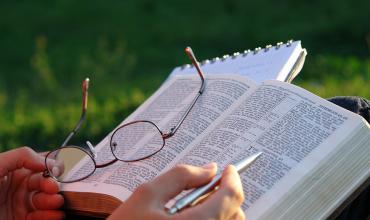 Cinco consejos para una buena oración con la Biblia
