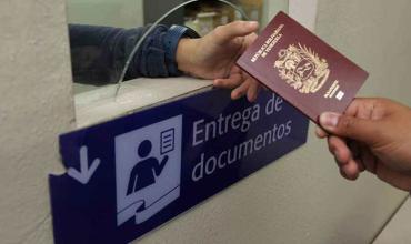 https://arquimedia.s3.amazonaws.com/2/2017/pasaportes-venezolanos-escasosjpg.jpg