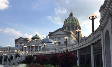 La Iglesia trabaja, la historia no perdona