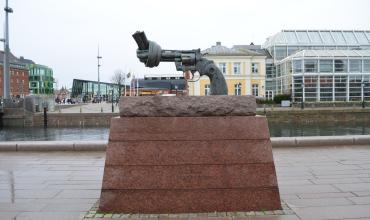 La Iglesia pide que se ponga fin al comercio de armas