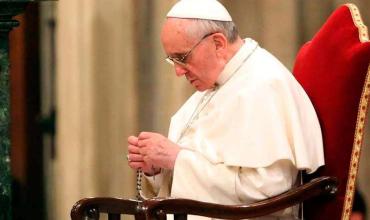 Papa reza santo rosario