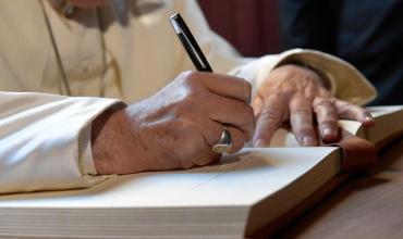 El Papa autoriza promulgar decretos de milagros, virtudes heroicas y nuevos mártires