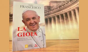 Libro recoge disertaciones del papa Francisco sobre la alegría