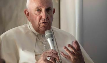 No podemos fingir que no vemos las obras del mal, para no ensuciarnos las manos: Papa