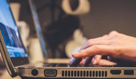 La libertad de expresión en la era digital: entre el “laissez faire” y la vigilancia.