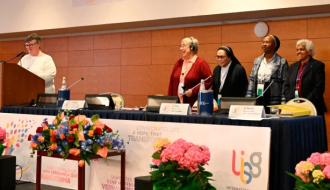 900 religiosas se reúnen en Roma para discernir el futuro de la vida consagrada femenina y orar por el cónclave