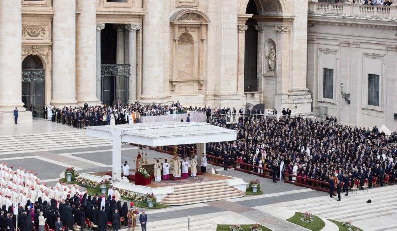 En el funeral y en la inauguración