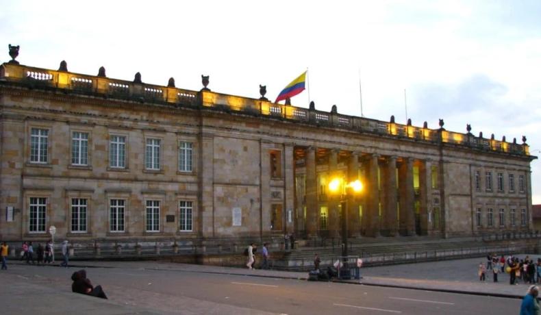 Presentan en Colombia proyectos de ley para proteger al no nacido y fortalecer las familias