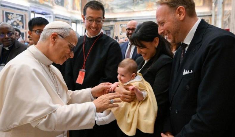 La familia es esperanza, no una carga: papa León XIV