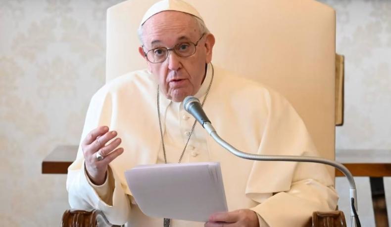 Papa reitera condena al uso de energía atómica con fines de guerra
